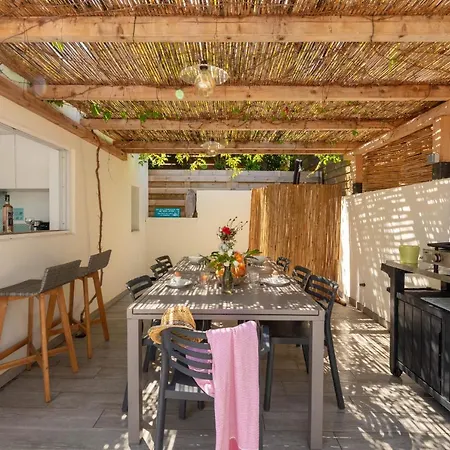 Nyaraló Mon Reve, Cabanon Les Pieds Dans L'eau A La Madrague, Confortable Et Lumineux