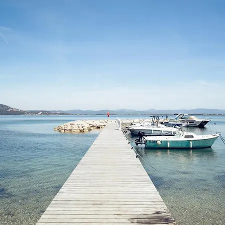 Nyaraló Mon Reve, Cabanon Les Pieds Dans L'eau A La Madrague, Confortable Et Lumineux *