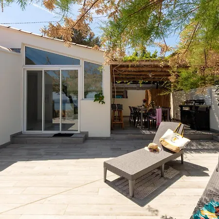 Holiday home Mon Reve, Cabanon Les Pieds Dans L'eau A La Madrague, Confortable Et Lumineux