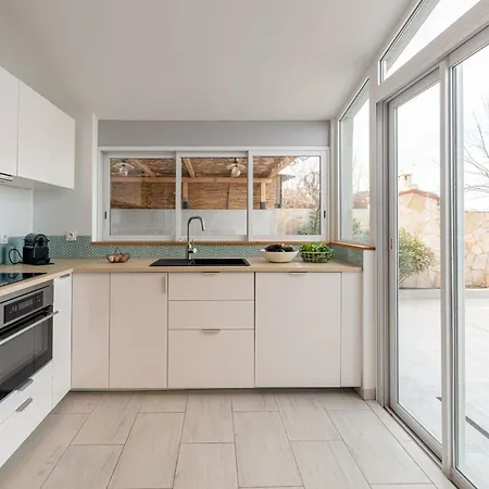 Mon Reve, Cabanon Les Pieds Dans L'eau A La Madrague, Confortable Et Lumineux Hyères
